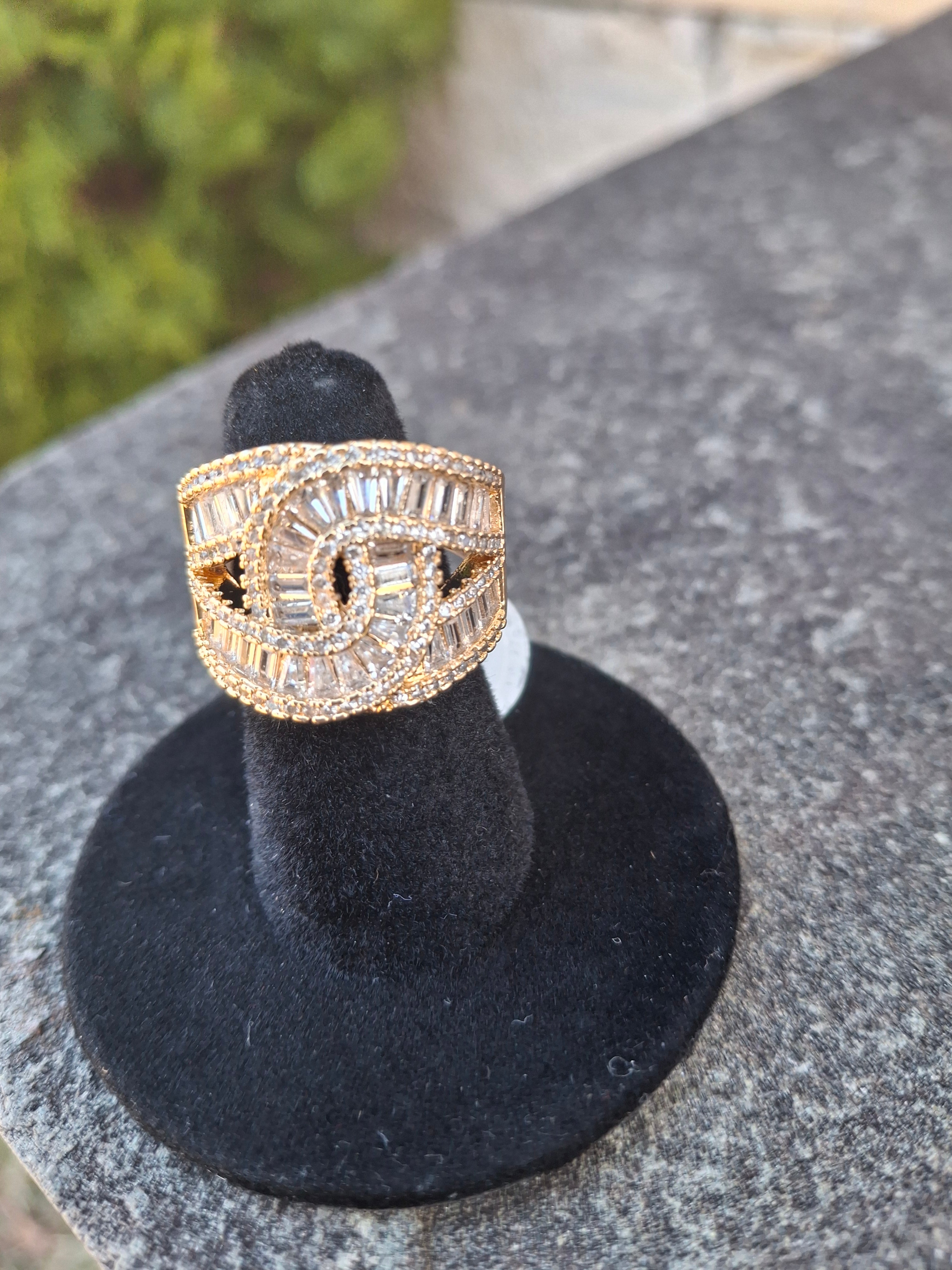 Big ring gold diamond