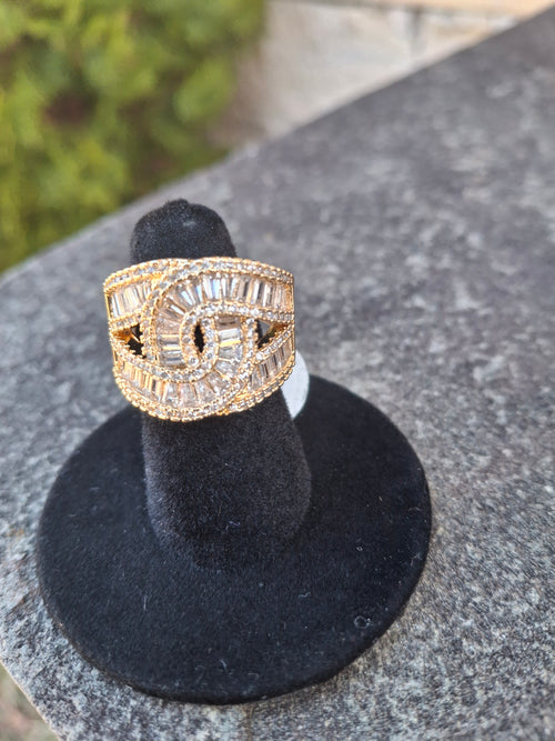 Big ring gold diamond