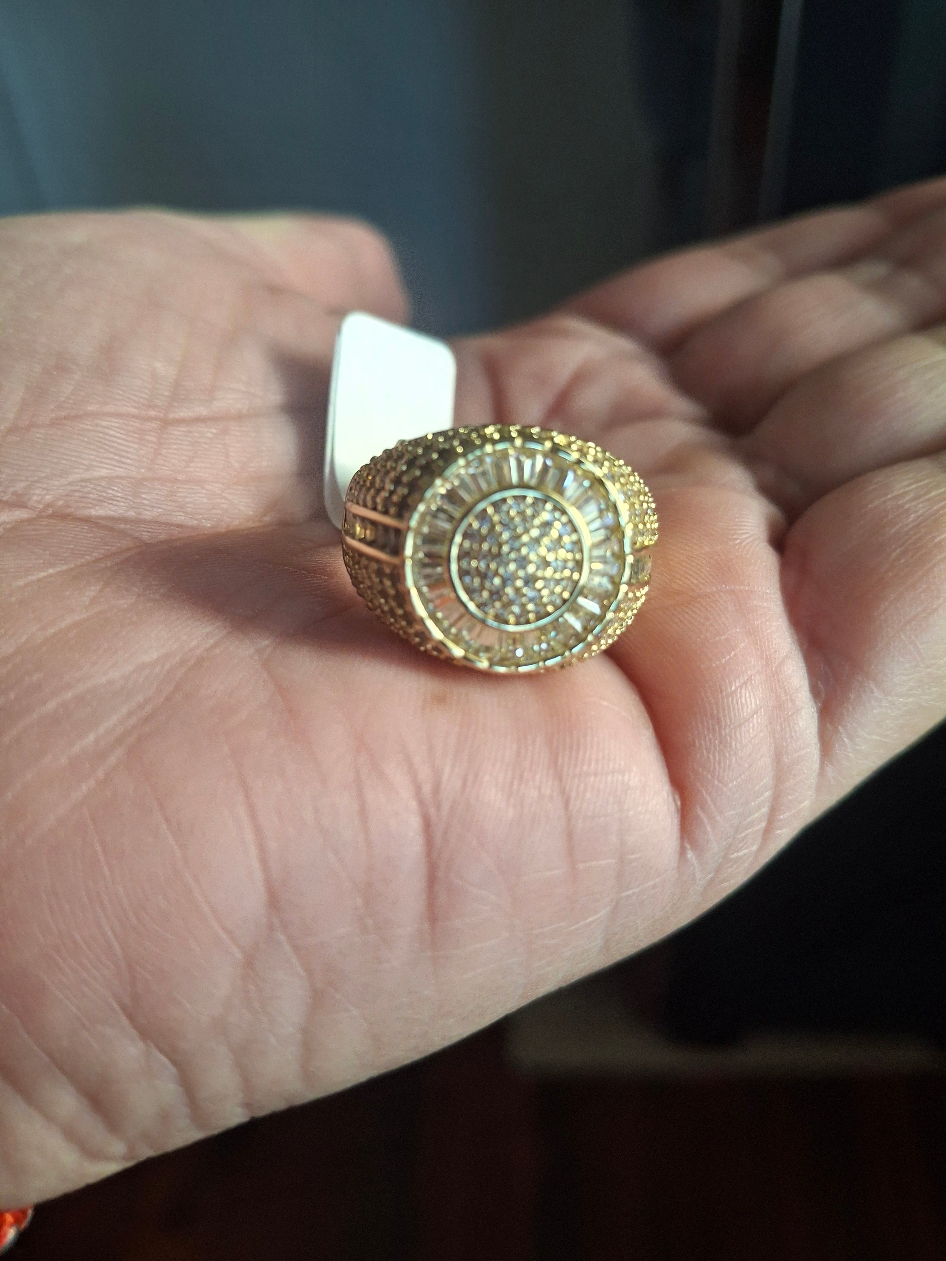 Gold round diamond ring