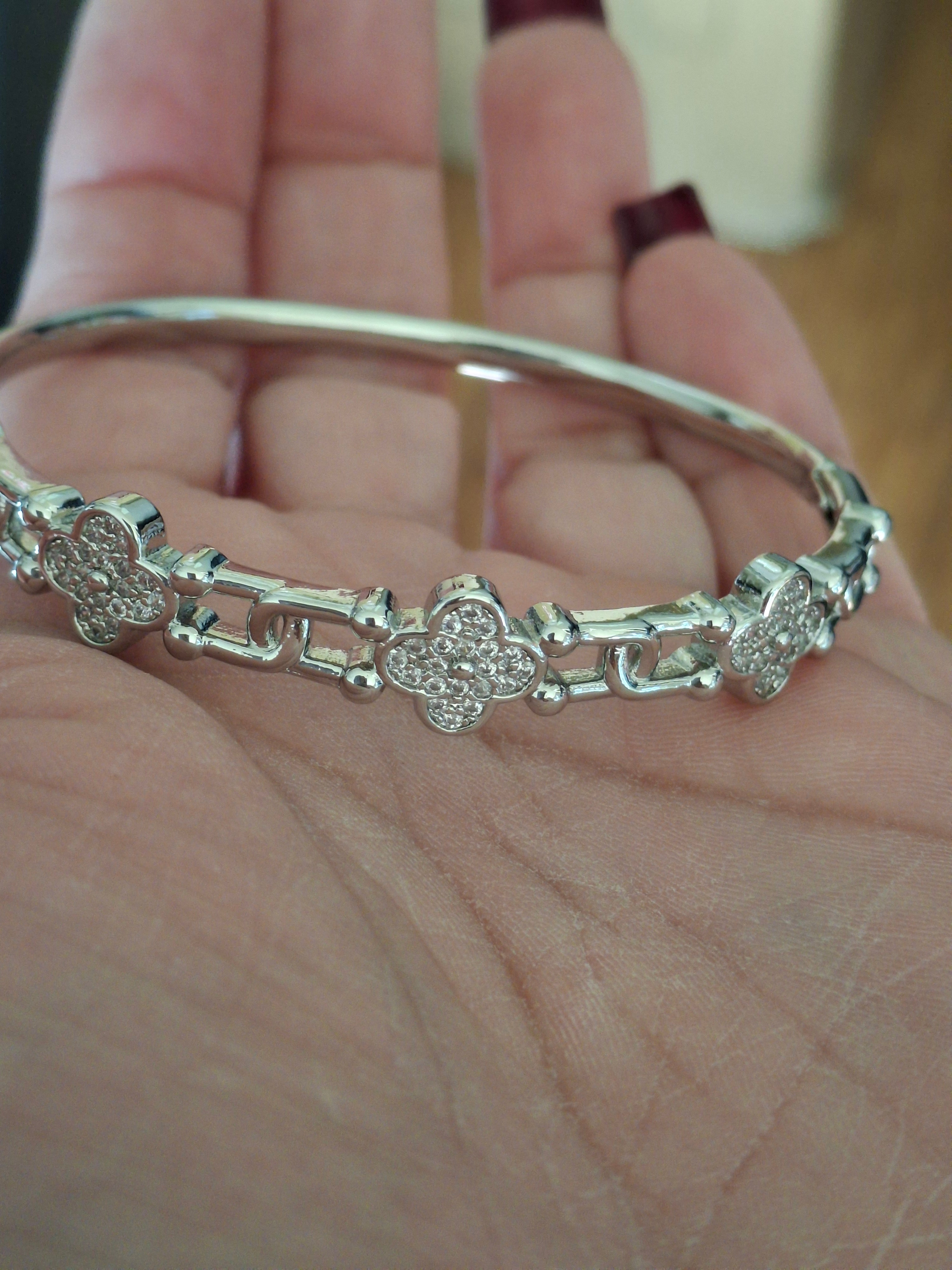 Silver plated luxury flower bangle