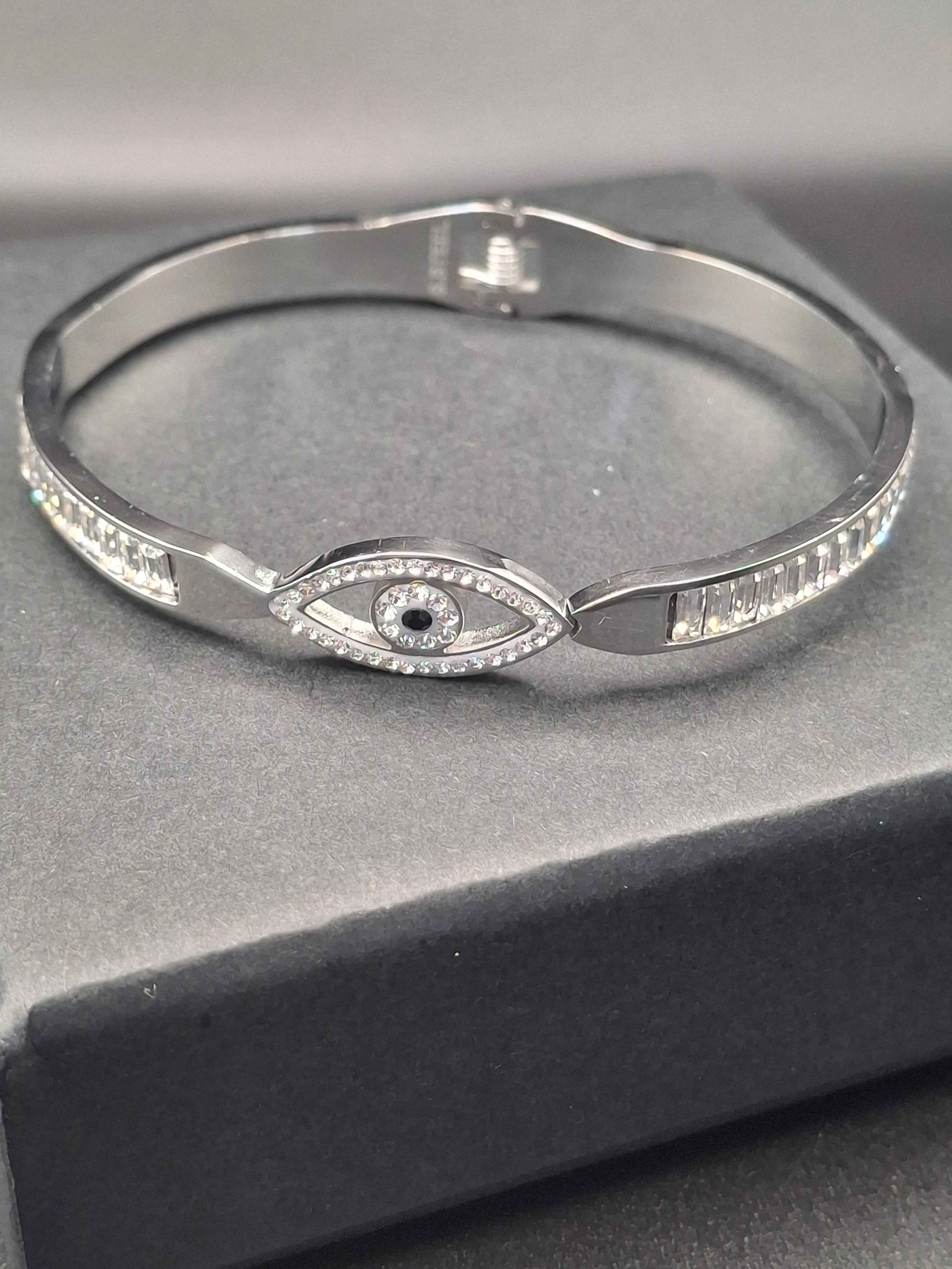 devil-eye-bangle-bracelet