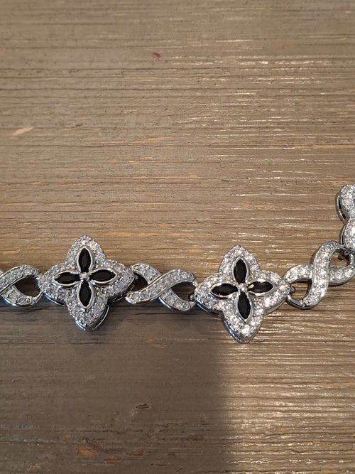 BLACK/ SILVER FLOWER SET
