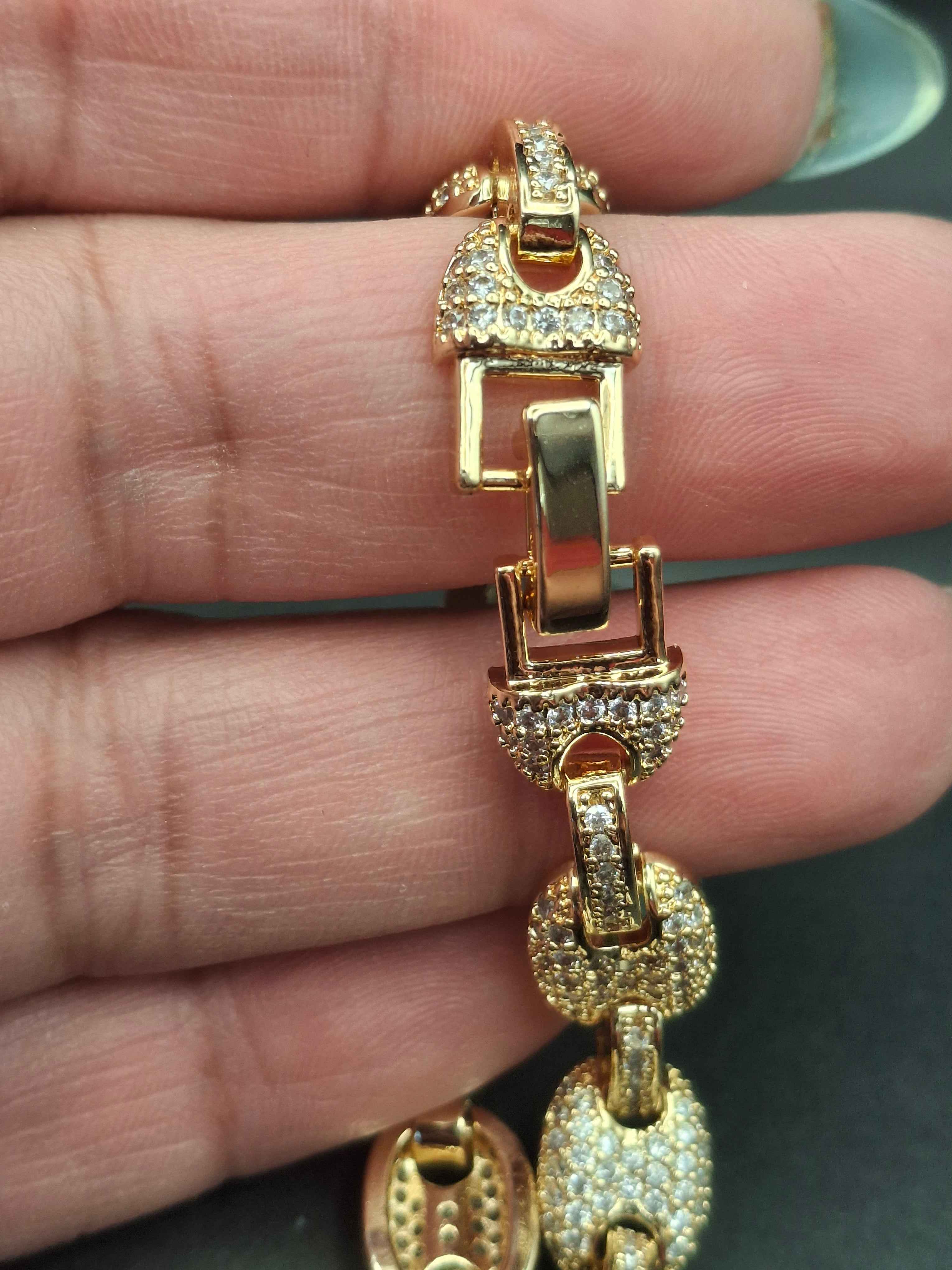 Gold icing bean bracelet