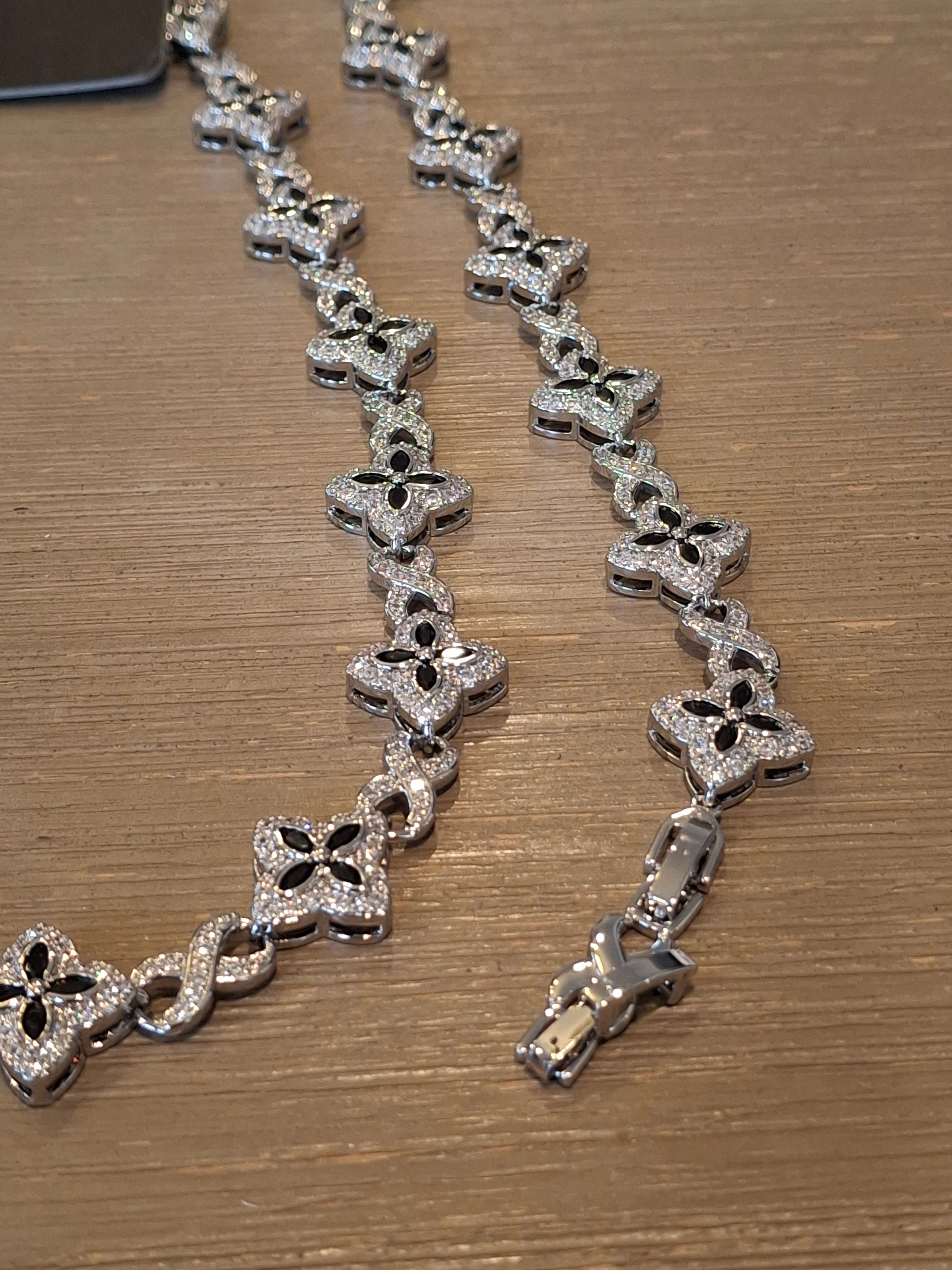 BLACK/ SILVER FLOWER SET