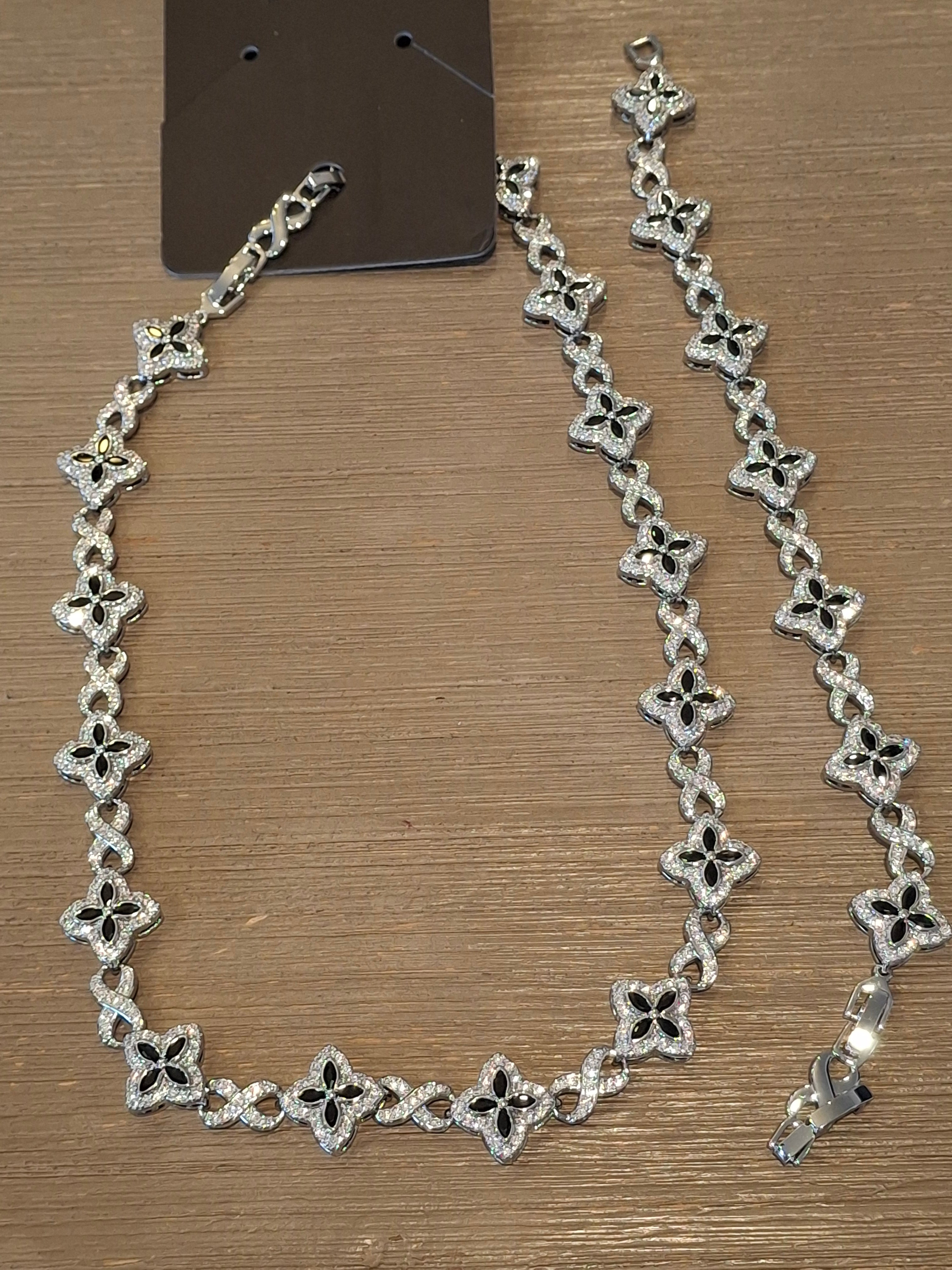 BLACK/ SILVER FLOWER SET