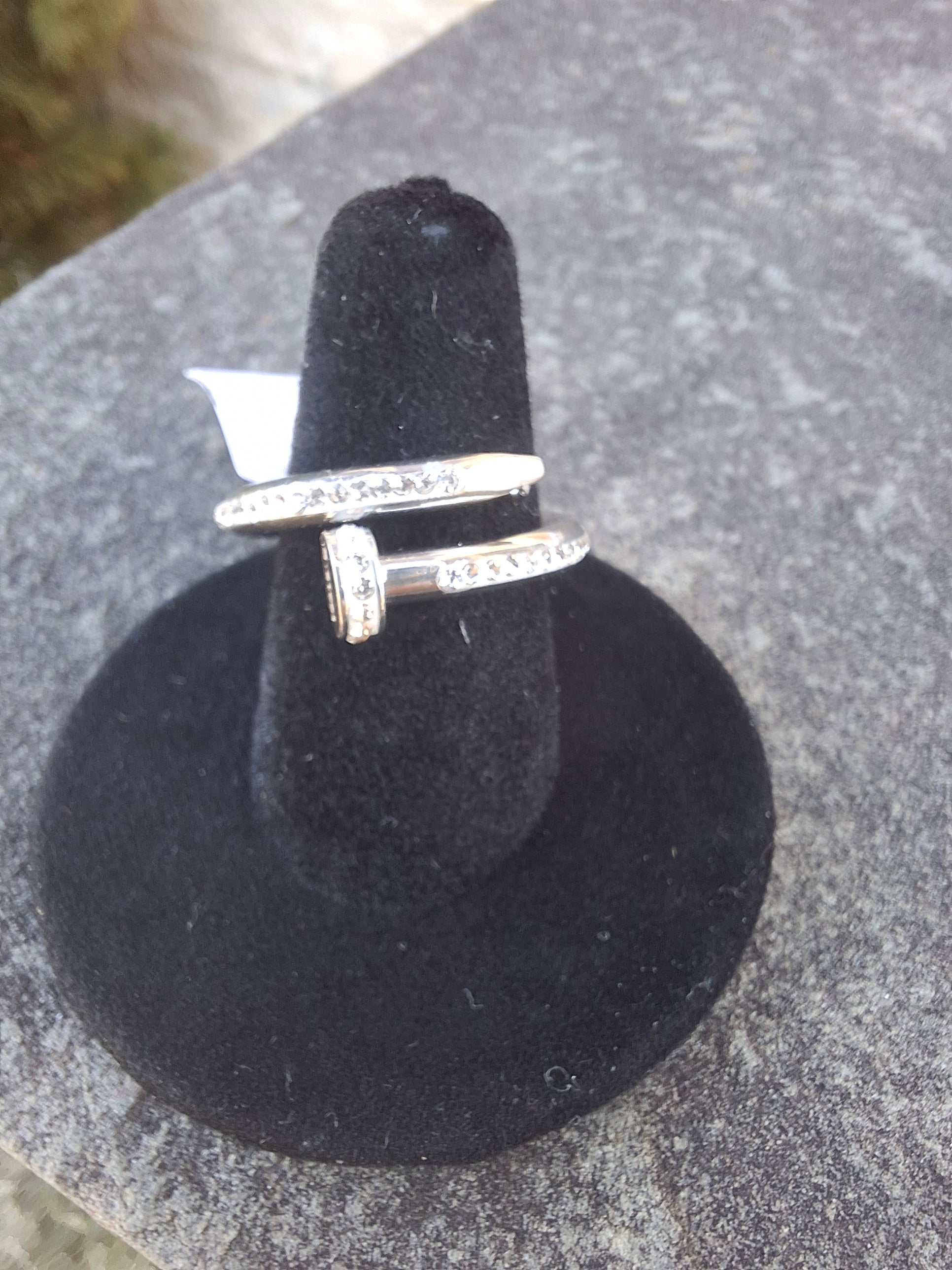 Clavo ring size adjustable