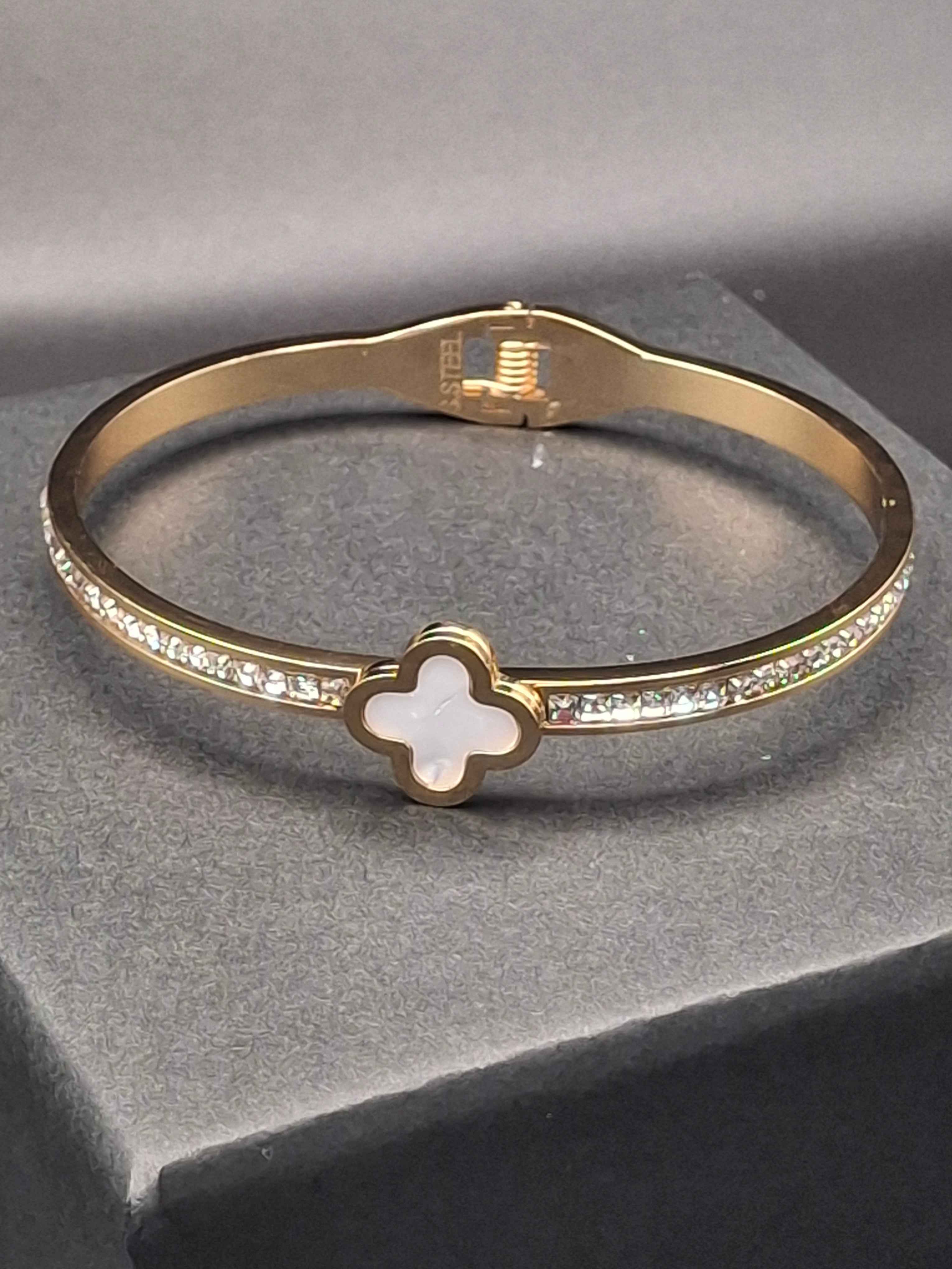 Gold flower bangle