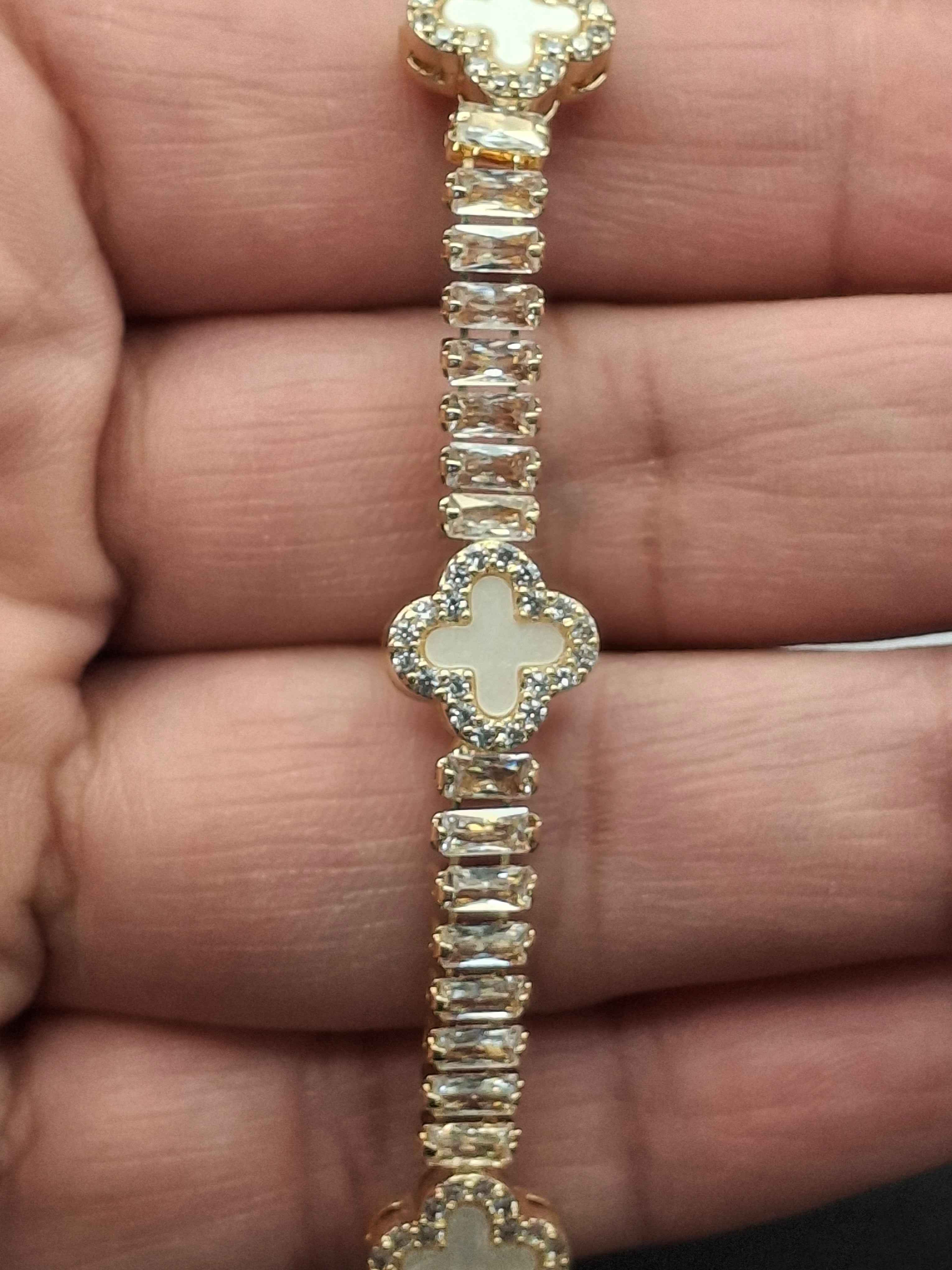 Deluxe flower bracelet