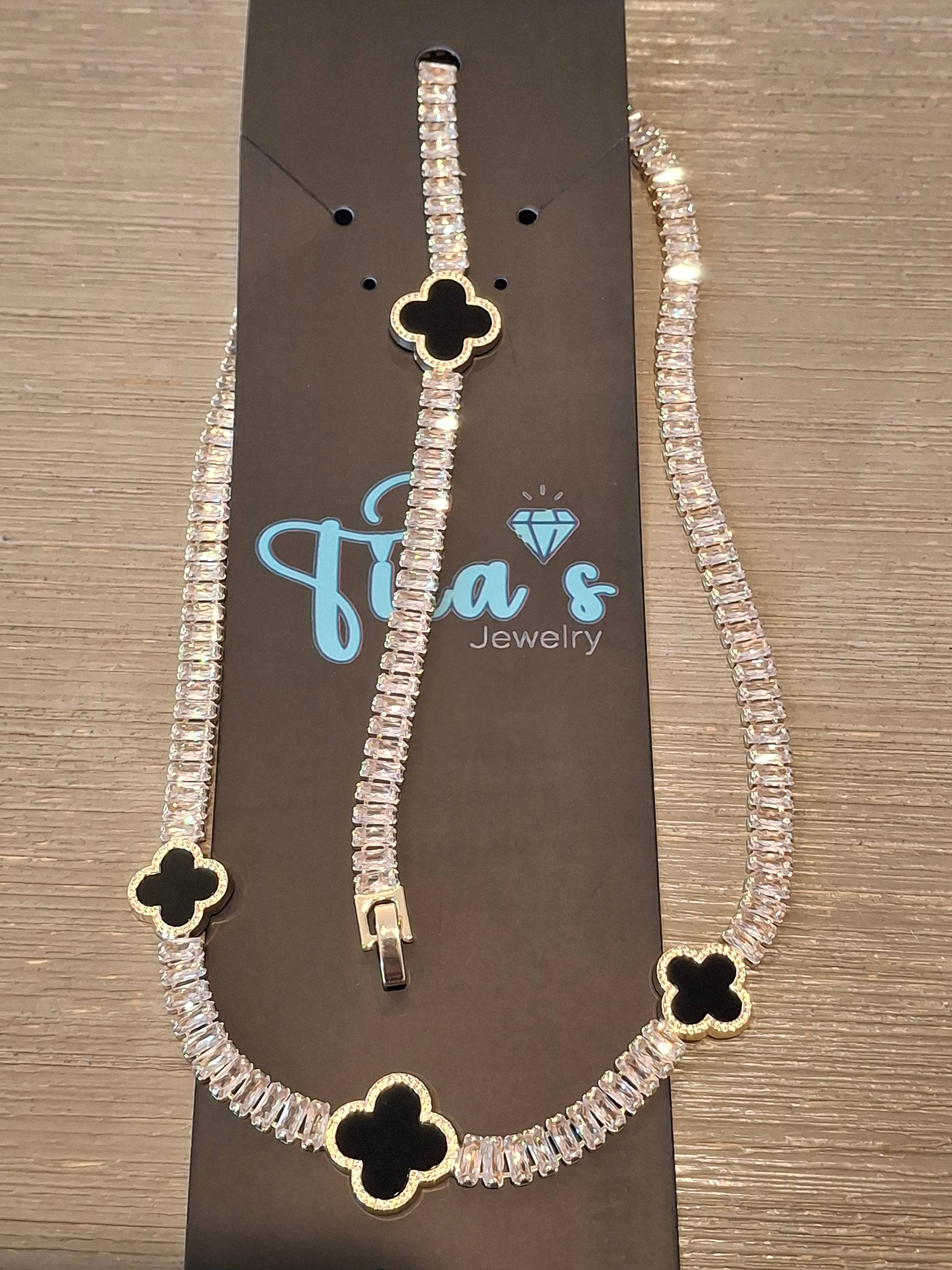 Luxury black trebol set