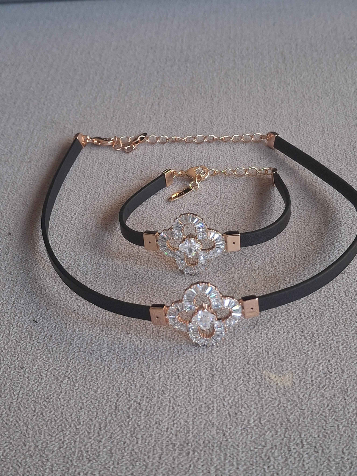 Trebol choker