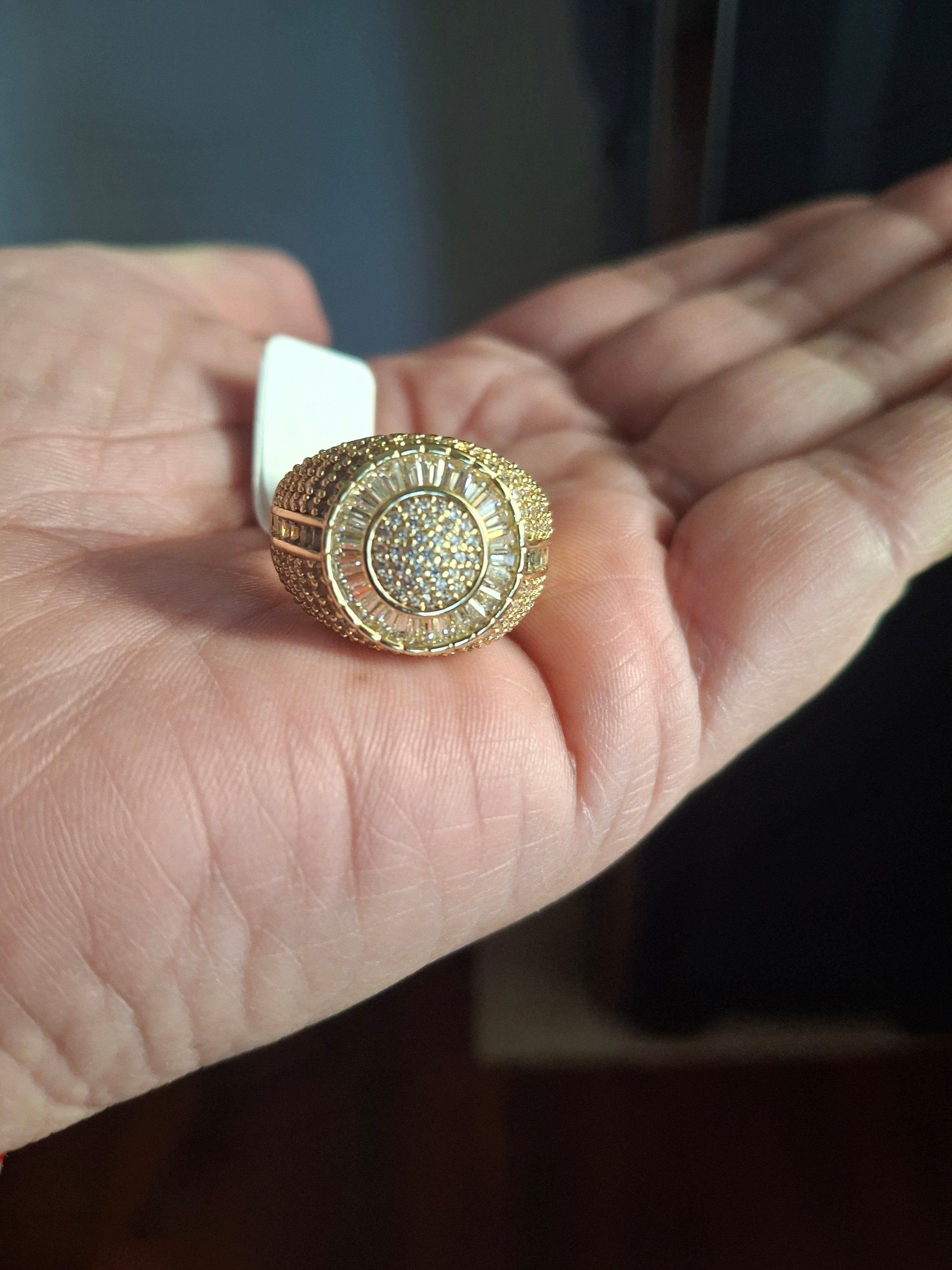 Gold round diamond ring